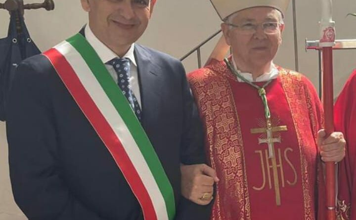 SESSA AURUNCA – Il consiglio comunale conferisce la cittadinanza onoraria al vescovo Piazza