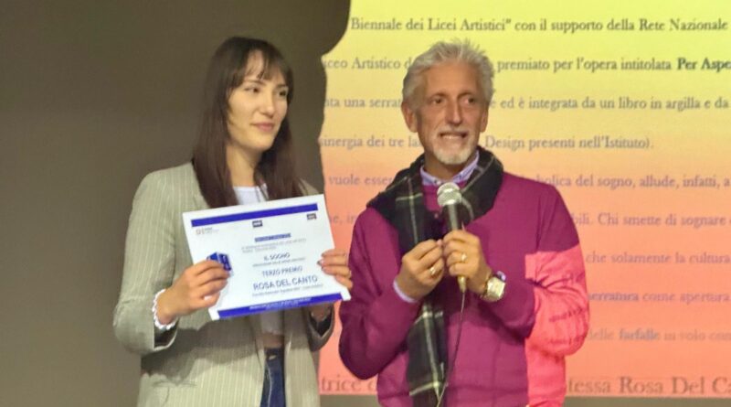 SESSA AURUNCA / CASCANO – Grandi soddisfazioni all’Open Day dell’Artistico, grazie alla studentessa Del Canto la scuola si distingue alla Biennale dei Licei Artistici ottenendo il terzo posto